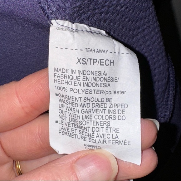 Under Armour Zip Up Jacket Women’s Size Extra Small - Picture 13 of 13